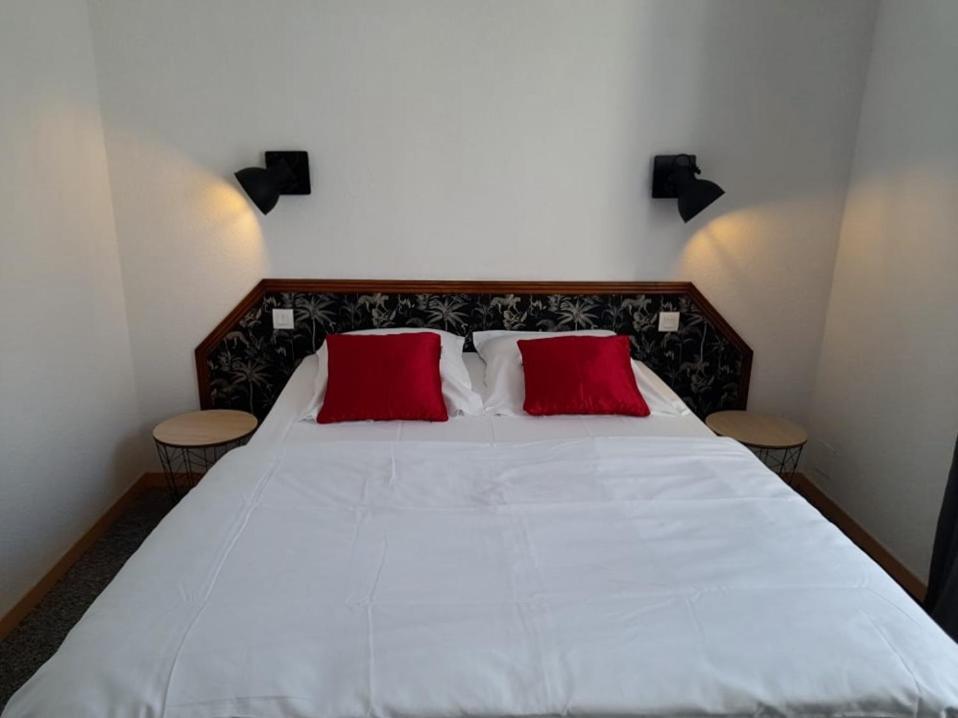 Verrieres  Hotel Les Deux Porches מראה חיצוני תמונה