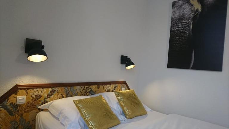 Verrieres  Hotel Les Deux Porches מראה חיצוני תמונה