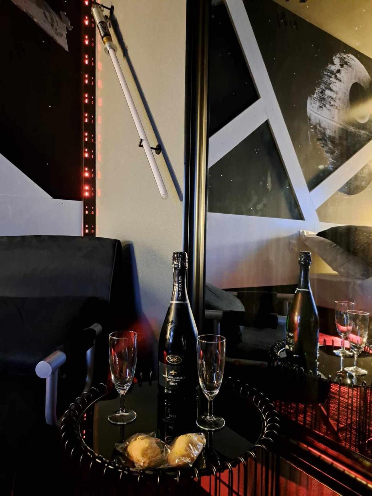 Verrieres  Hotel Les Deux Porches מראה חיצוני תמונה