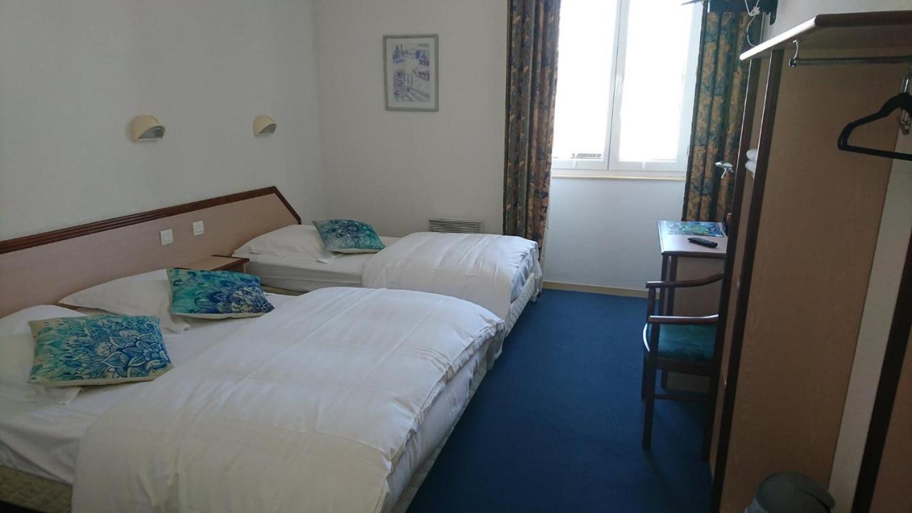 Verrieres  Hotel Les Deux Porches מראה חיצוני תמונה