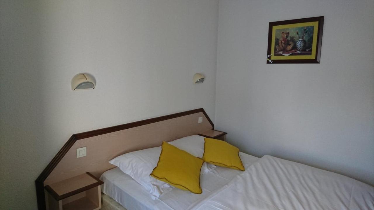 Verrieres  Hotel Les Deux Porches מראה חיצוני תמונה